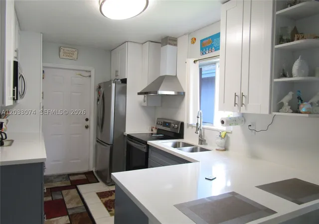 Photo 3 of Single family home for sale at 942 Sw 8th Pl, Florida City, FL 33034 | MLS# A12033074 | Listing updated on 2026-09-08