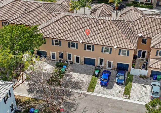Photo 3 of Townhouse for sale at 16958 Sw 92nd St #16958, Miami, FL 33196 | MLS# A12034570 | Listing updated on 2026-09-22