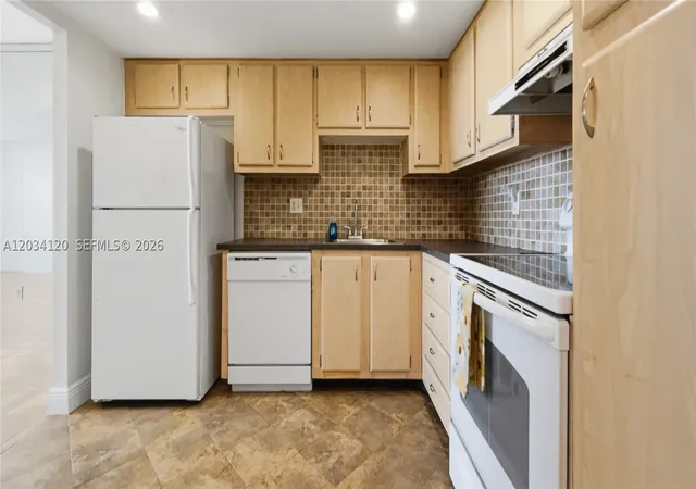 Photo 4 of Condo for sale at 1300 Saint Charles Pl #620, Pembroke Pines, FL 33026 | MLS# A12034120 | Listing updated on 2026-09-06