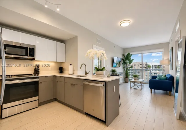 Listing Photo 4 - Condo for sale in building located at 321 Ne 26Th St, Miami, FL 33137 - Unit #806