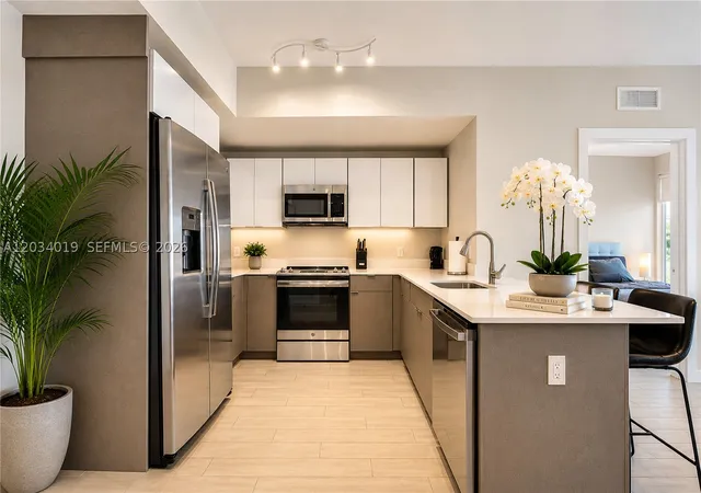 Listing Photo 5 - Condo for sale in building located at 321 Ne 26Th St, Miami, FL 33137 - Unit #806