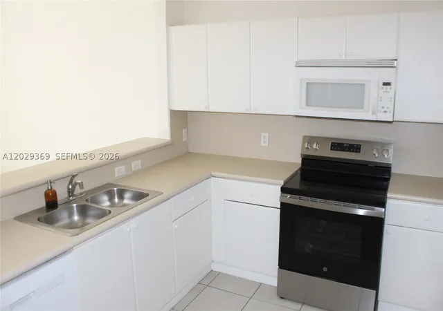 Photo 3 of Townhouse for sale at 4284 Sw 157th Ave #127, Miramar, FL 33027 | MLS# A12029369 | Listing updated on 2026-09-06