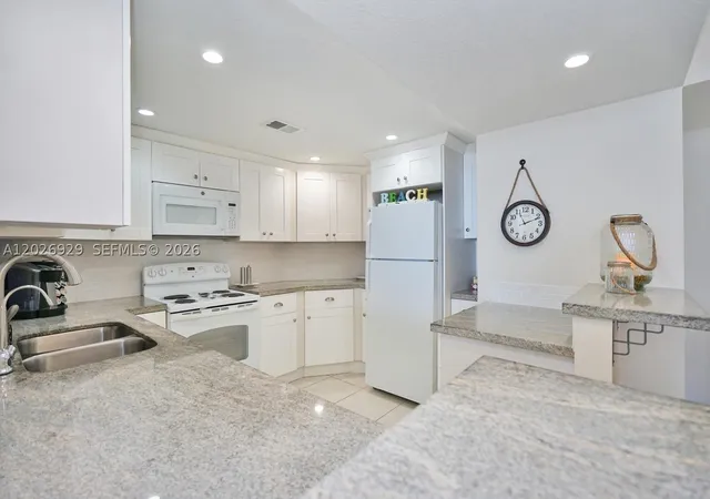 Photo 2 of Condo for sale at 3725 S Ocean Dr #1216, Hollywood, FL 33019 | MLS# A12026929 | Listing updated on 2026-09-23
