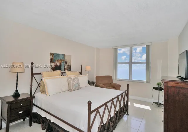 Photo 4 of Condo for sale at 3725 S Ocean Dr #1216, Hollywood, FL 33019 | MLS# A12026929 | Listing updated on 2026-09-23