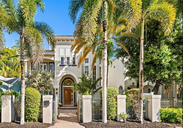 Photo 1 of Single family home for sale at 821 Se 2nd Ct, Fort Lauderdale, FL 33301 | MLS# A12030649 | Listing updated on 2026-08-31
