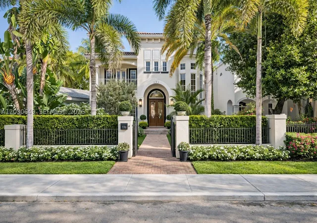 Photo 3 of Single family home for sale at 821 Se 2nd Ct, Fort Lauderdale, FL 33301 | MLS# A12030649 | Listing updated on 2026-08-31