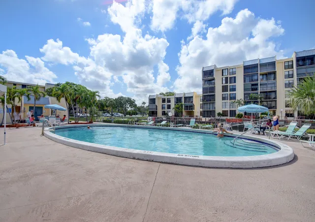 3rd image of 16 Royal Palm Wy, Boca Raton, FL 33432