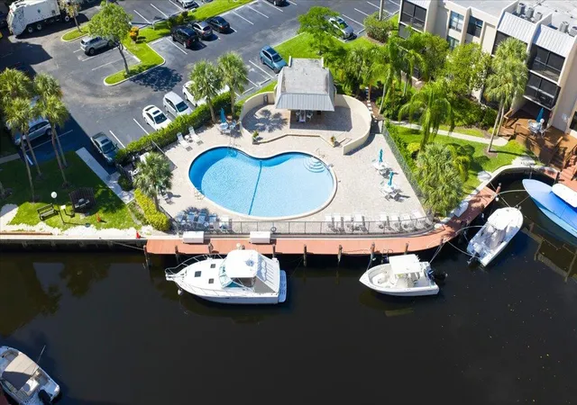 4th image of 16 Royal Palm Wy, Boca Raton, FL 33432