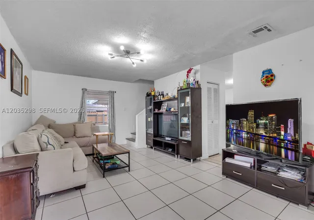 Photo 3 of Townhouse for sale at 4522 Nw 194th St, Miami Gardens, FL 33055 | MLS# A12035298 | Listing updated on 2026-09-09