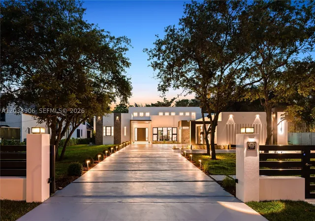 Photo 1 of Mansion for sale at 6200 Sw 83 Av, Miami, FL 33143 | MLS# A12033906 | Listing updated on 2026-09-13
