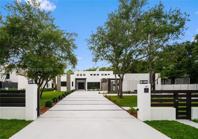 Photo 2 of Mansion for sale at 6200 Sw 83 Av, Miami, FL 33143 | MLS# A12033906 | Listing updated on 2026-09-13