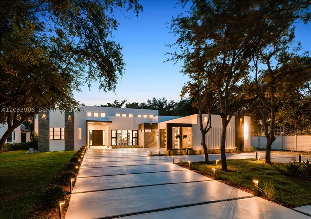Photo 3 of Mansion for sale at 6200 Sw 83 Av, Miami, FL 33143 | MLS# A12033906 | Listing updated on 2026-09-13
