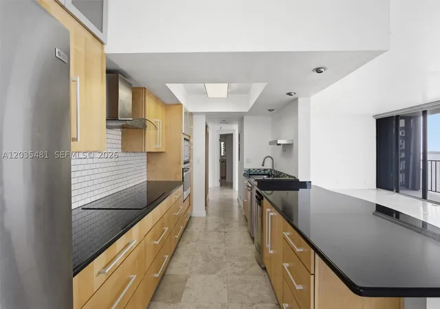 Photo 3 of Condo for sale at 520 Se Brickell Key Dr #A1615, Miami, FL 33131 | MLS# A12035481 | Listing updated on 2026-09-10