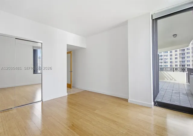 Photo 4 of Condo for sale at 520 Se Brickell Key Dr #A1615, Miami, FL 33131 | MLS# A12035481 | Listing updated on 2026-09-10