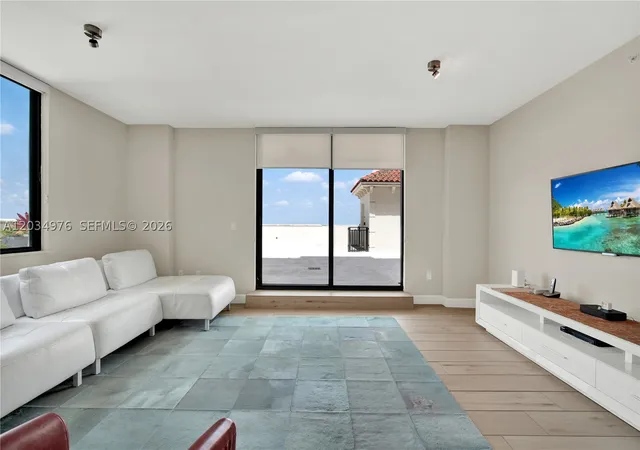 Listing Photo 5 - Condo for sale in building located at 1300 Ponce De Leon Blvd, Coral Gables, FL 33134 - Unit #901