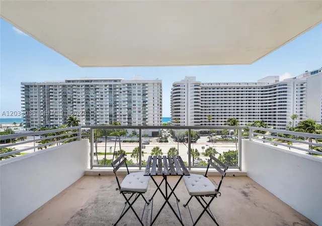Photo 4 of Condo for sale at 5600 Collins Ave #7W, Miami Beach, FL 33140 | MLS# A12033085 | Listing updated on 2026-09-22