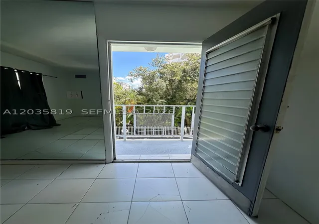 Photo 4 of Sale Pending at 1340 Lincoln Rd #309, Miami Beach, FL 33139 | MLS# A12035819 | Listing updated on 2026-09-11