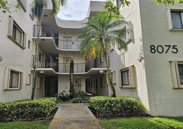 Listing Photo 4 - Condo for sale in building located at 8075 Sw 107Th Ave, Miami, FL 33173 - Unit #114