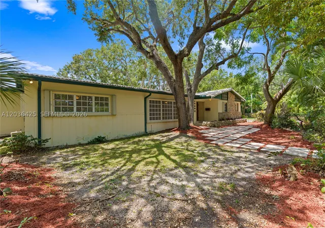 Photo 2 of Single family home for sale at 15200 Sw 88th Ave, Palmetto Bay, FL 33157 | MLS# A12036425 | Listing updated on 2026-09-16