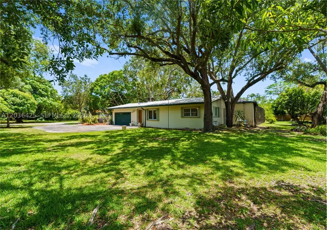 Photo 3 of Single family home for sale at 15200 Sw 88th Ave, Palmetto Bay, FL 33157 | MLS# A12036425 | Listing updated on 2026-09-16
