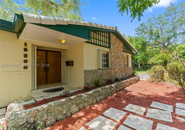 Photo 4 of Single family home for sale at 15200 Sw 88Th Ave, Palmetto Bay, FL 33157 | MLS# A12036425 | Listing updated on 2026-09-16
