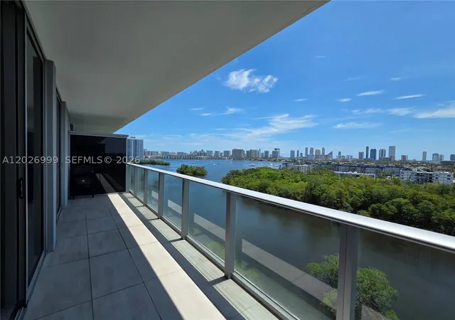 Listing Photo 5 - Condo for sale in building located at 16385 Biscayne Blvd, Miami, FL 33160 - Unit #1019