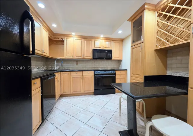 Photo 3 of Condo for sale at 2780 Ne 183rd St #1111, Aventura, FL 33160 | MLS# A12035349 | Listing updated on 2026-09-23