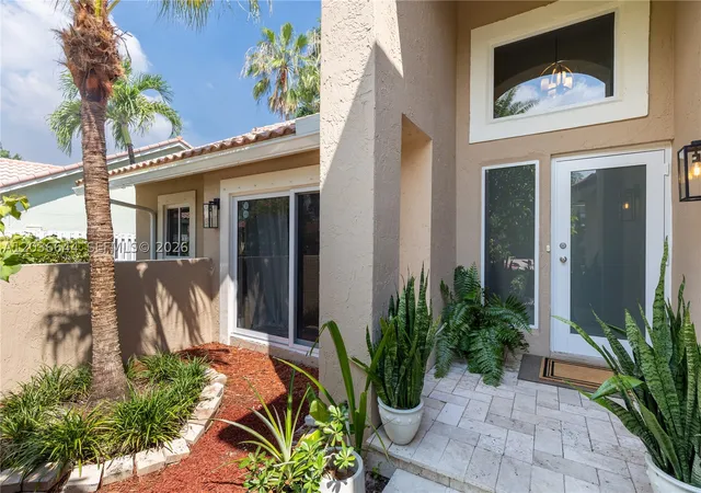 Photo 4 of Sale Pending at 1171 Laguna Springs Dr, Weston, FL 33326 | MLS# A12036644 | Listing updated on 2026-09-02