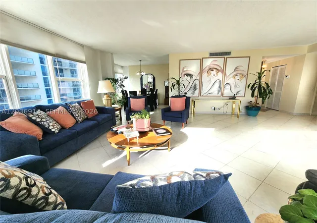 Listing Photo 5 - Condo for sale in building located at 3505 S Ocean Dr, Hollywood, FL 33019 - Unit #705