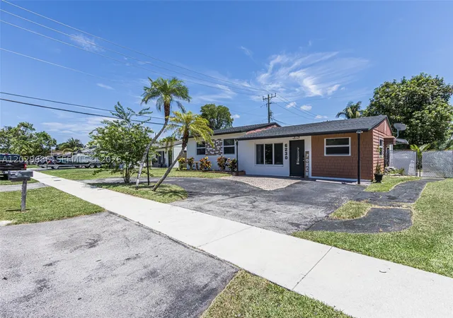 Photo 2 of Single family home for sale at 6230 Sw 16th Ct, North Lauderdale, FL 33068 | MLS# A12029686 | Listing updated on 2026-09-13