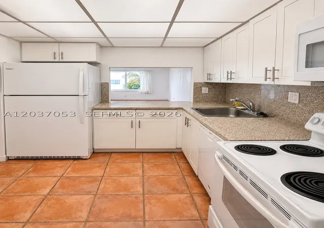 Photo 3 of Condo for sale at 240 Galen Dr #214, Key Biscayne, FL 33149 | MLS# A12037053 | Listing updated on 2026-10-03