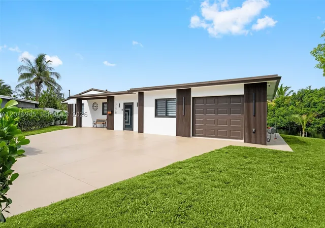 Photo 3 of Sale Pending at 1178 Grant St, Hollywood, FL 33019 | MLS# A12036945 | Listing updated on 2026-09-03