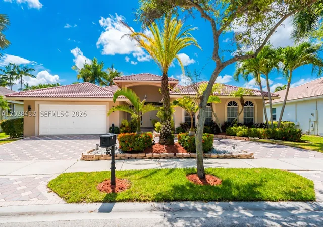 Photo 1 of Single family home for sale at 3852 Oak Ridge Cir, Weston, FL 33331 | MLS# A12028432 | Listing updated on 2026-09-03