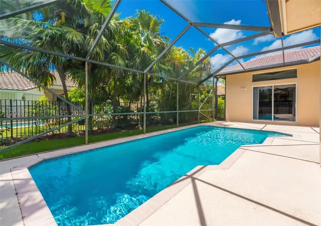 Photo 2 of Single family home for sale at 3852 Oak Ridge Cir, Weston, FL 33331 | MLS# A12028432 | Listing updated on 2026-09-03