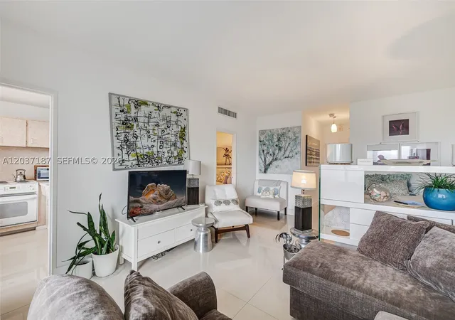 Photo 4 of Condo for sale at 3 Island Ave #14A, Miami Beach, FL 33139 | MLS# A12037187 | Listing updated on 2026-08-27