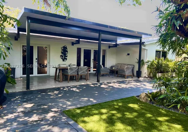 Photo 1 of Single family home for sale at 424 Ne 28th Dr, Wilton Manors, FL 33334 | MLS# A12037256 | Listing updated on 2026-08-29