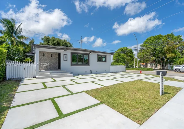 Photo 4 of Sale Pending at 11 W 59Th St, Hialeah, FL 33012 | MLS# A12037026 | Listing updated on 2026-10-06