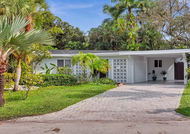 Photo 3 of Single family home for sale at 204 Sw 19th Ave, Fort Lauderdale, FL 33312 | MLS# A12037317 | Listing updated on 2026-09-15
