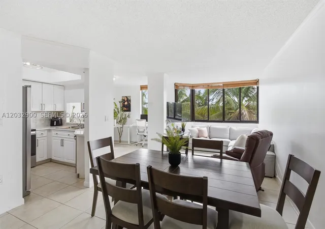 Listing Photo 3 - Condo for sale in building located at 8335 Sw 152Nd Ave, Miami, FL 33193 - Unit #B-411
