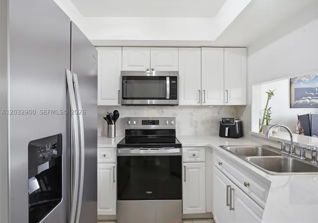 Listing Photo 5 - Condo for sale in building located at 8335 Sw 152Nd Ave, Miami, FL 33193 - Unit #B-411