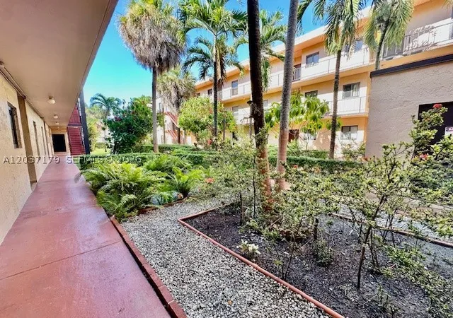 Listing Photo 5 - Condo for sale in West Flagler Heritage 2 located at 10851 Sw 2Nd St, Miami, FL 33174 - Unit #K106
