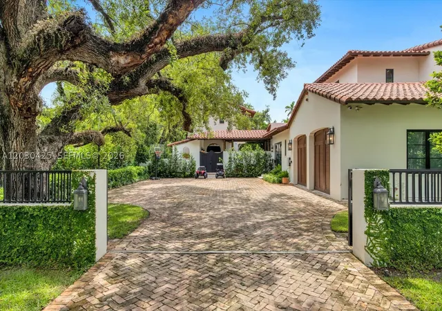 Photo 4 of Single family home for sale at 545 San Antonio Ave, Coral Gables, FL 33146 | MLS# A12030425 | Listing updated on 2026-09-02