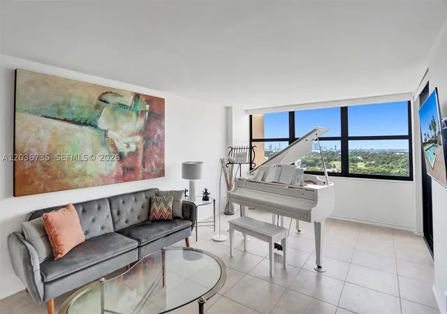 Listing Photo 3 - Condo for sale in building located at 2555 Collins Ave, Miami Beach, FL 33140 - Unit #1508