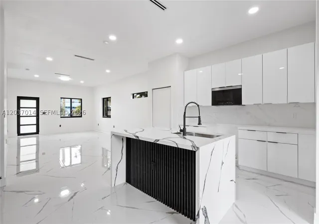 Photo 3 of Single family home for sale at 426 Sw 9th Ave, Homestead, FL 33030 | MLS# A12037014 | Listing updated on 2026-10-02