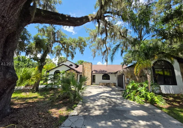 Photo 3 of Single family home for sale at 2261 Mariner Cv, Kissimmee, FL 34746 | MLS# A12038155 | Listing updated on 2026-09-22