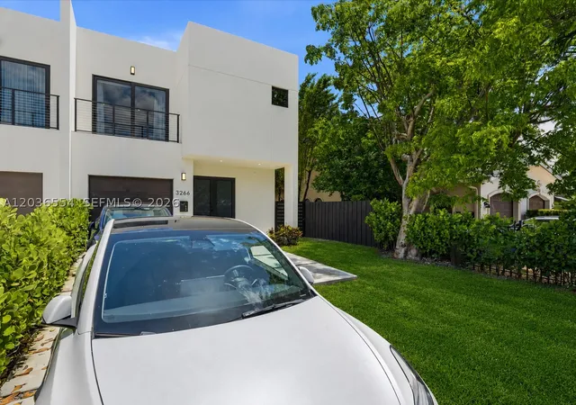 Photo 3 of Townhouse for sale at 3266 Sw 25th Ter, Miami, FL 33133 | MLS# A12036554 | Listing updated on 2026-10-05