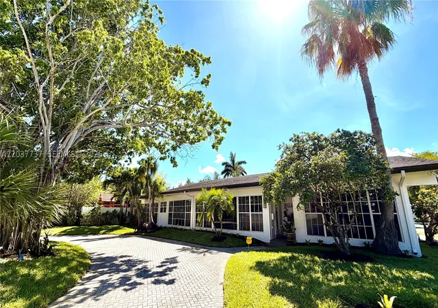 Photo 3 of Single family home for sale at 2409 Bayview Dr, Fort Lauderdale, FL 33305 | MLS# A12037737 | Listing updated on 2026-09-16