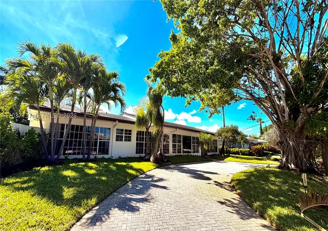Photo 3 of Single family home for sale at 2409 Bayview Dr, Fort Lauderdale, FL 33305 | MLS# A12037737 | Listing updated on 2026-09-16