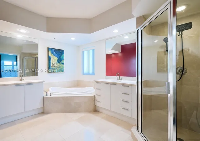 Photo 4 of Condo for sale at 15051 Royal Oaks Ln #401, North Miami, FL 33181 | MLS# A12037685 | Listing updated on 2026-09-04