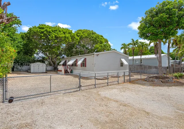 Photo 3 of Sale Pending at 268 King Ave, Key Largo, FL 33037 | MLS# A12038567 | Listing updated on 2026-09-03